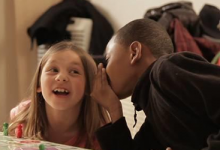 不用电脑也能玩的编程游戏,让孩子轻松理解复杂的编程概念和语句！-[宝程录]幼儿编程入门