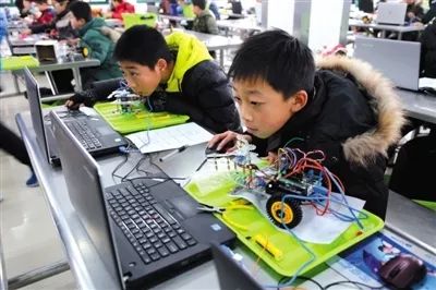 可编程智能小车全新4代,100种玩法,从3岁玩到15岁,培养孩子“最强大脑” 可编程智能小车全新4代,100种玩法,从3岁玩到15岁,培养孩子“最强大脑” 